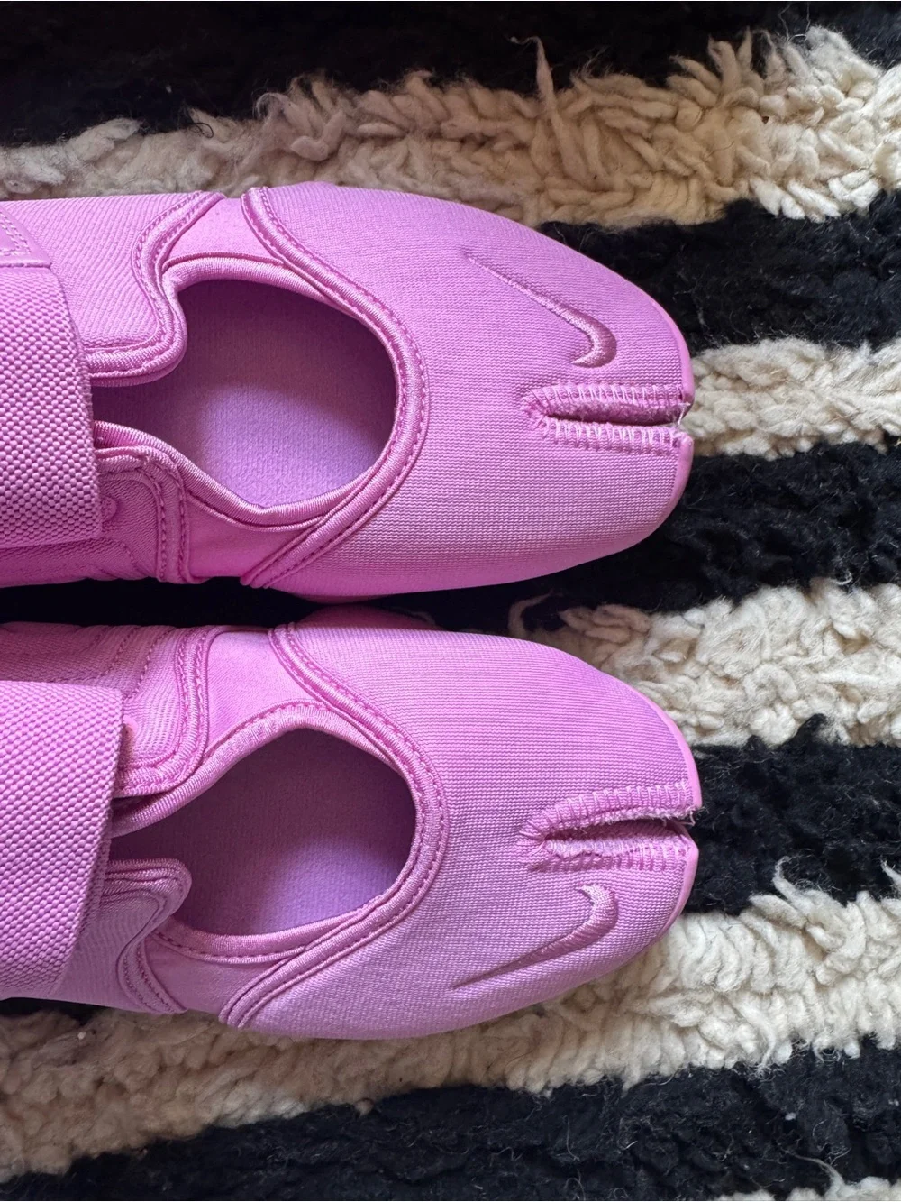 NIB Nike Air Rift Light Magenta Tabi Style Sneakers - Womens Size 10